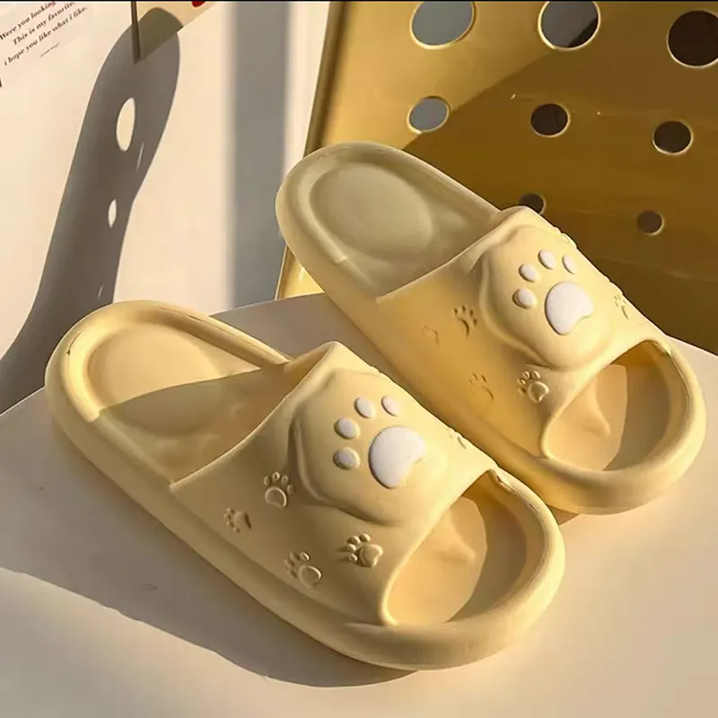 Dėl ko mielos pėdsakų šlepetės yra kita didelė jaukios avalynės tendencija?