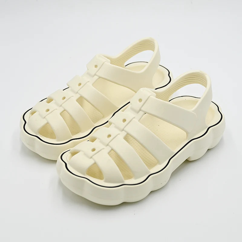 Kodėl romėniškos šlepetės tampa avalynės tendencija, apie kurią visi kalba?